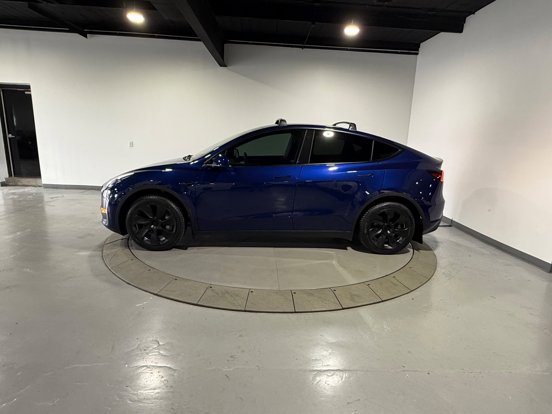 Used 2023 Tesla Model Y Long Range image 5