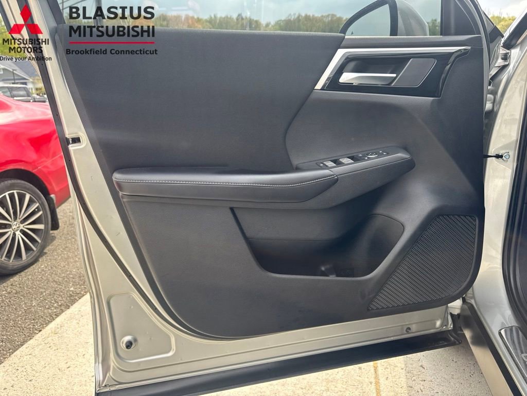 Used 2022 Mitsubishi Outlander ES AWD/4WD image 23