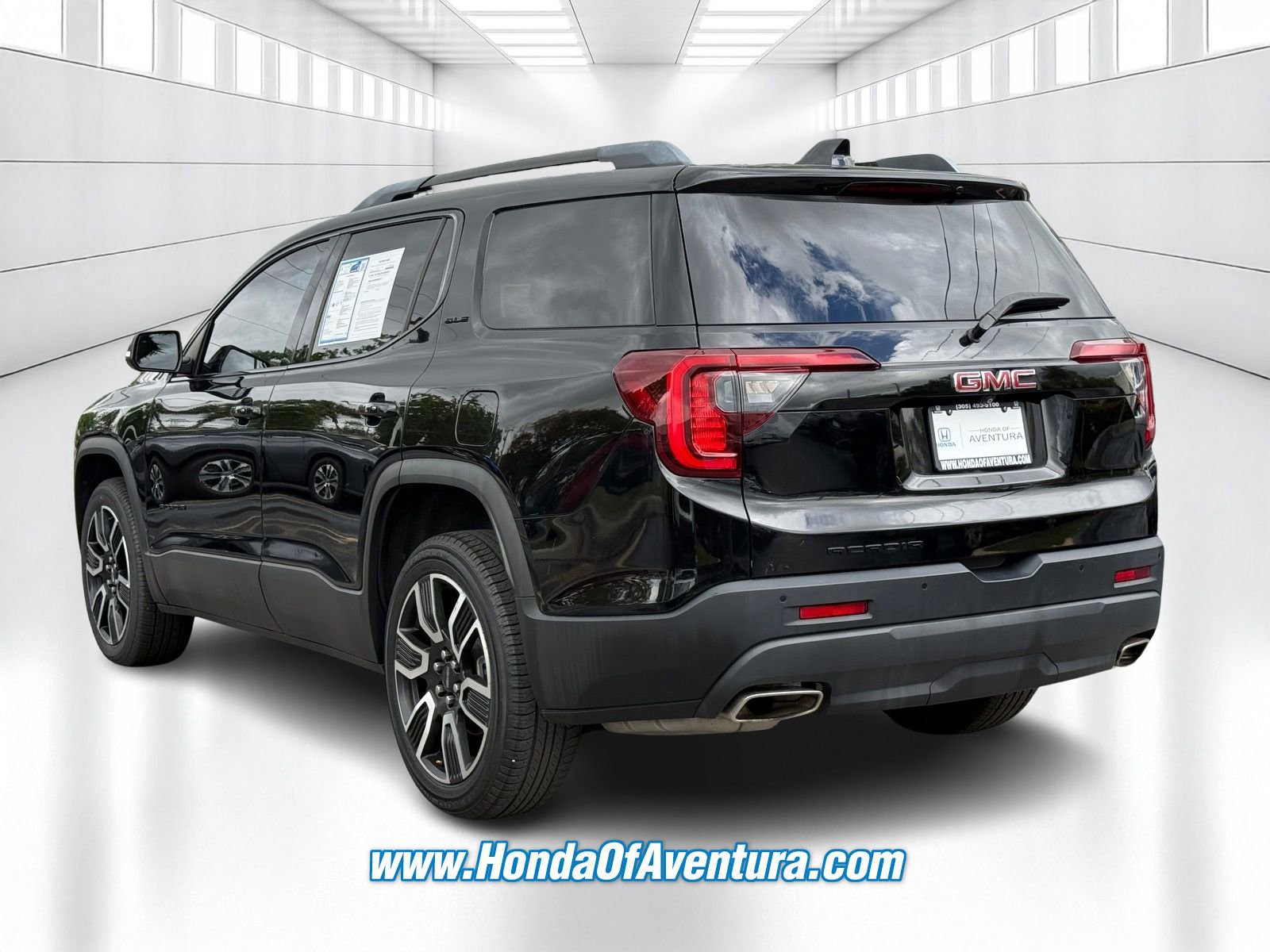 Used 2021 GMC Acadia SLE w/ Driver Convenience Package image 4