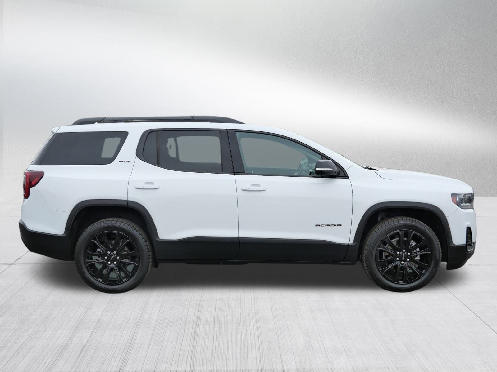 Used 2022 GMC Acadia SLT w/ Elevation Edition image 8