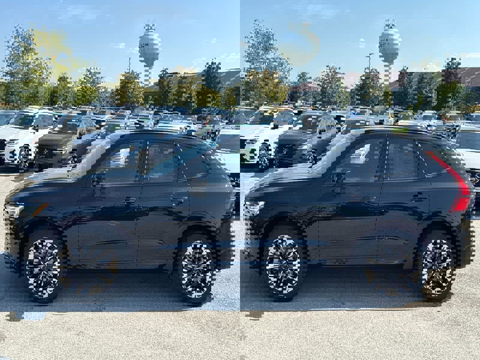 New 2026 Volvo XC60 B5 Plus w/ Climate Package image 8