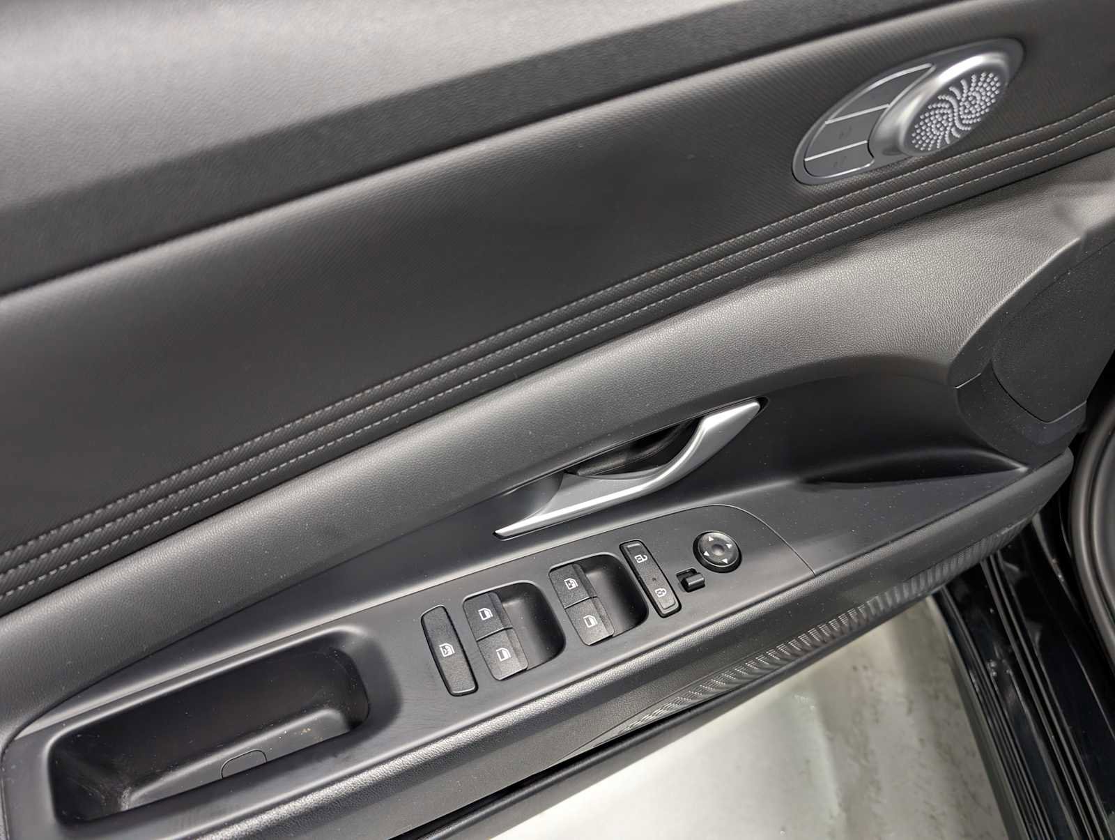 Used 2023 Hyundai Elantra Limited w/ Cargo Package image 37