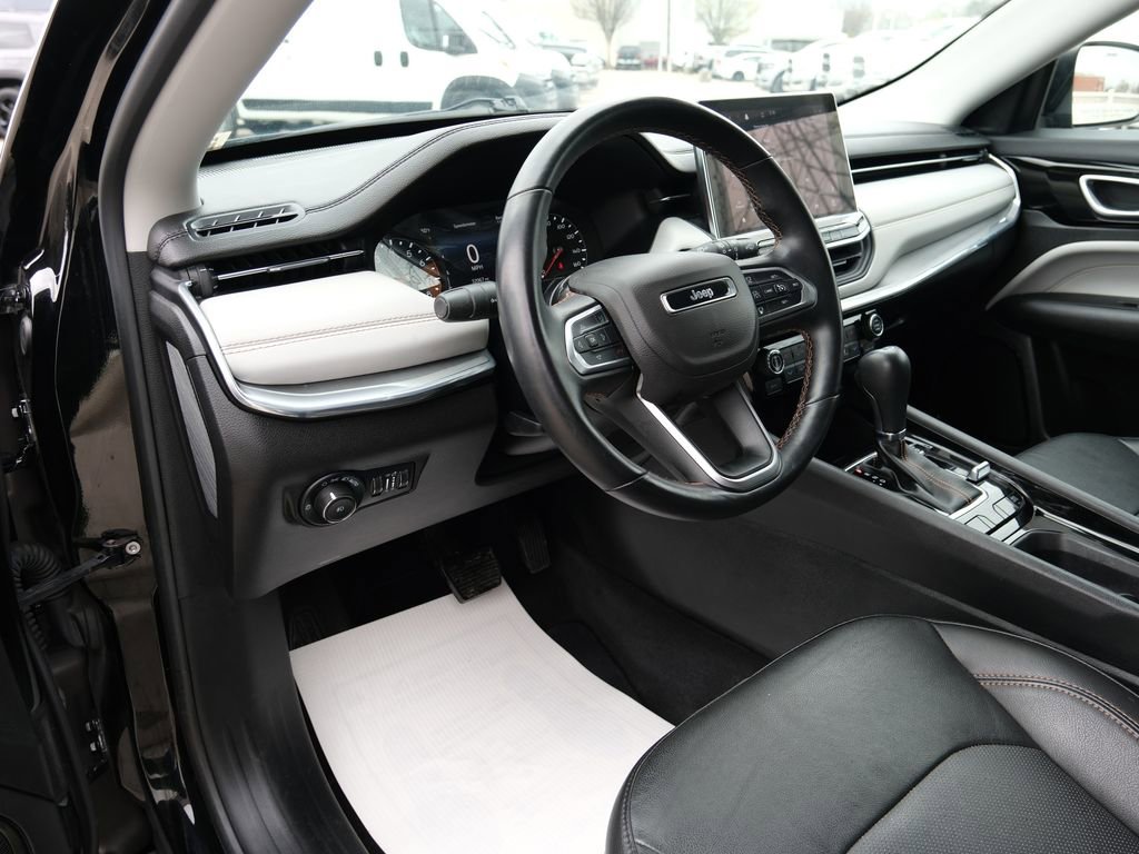 Used 2022 Jeep Compass Limited image 3