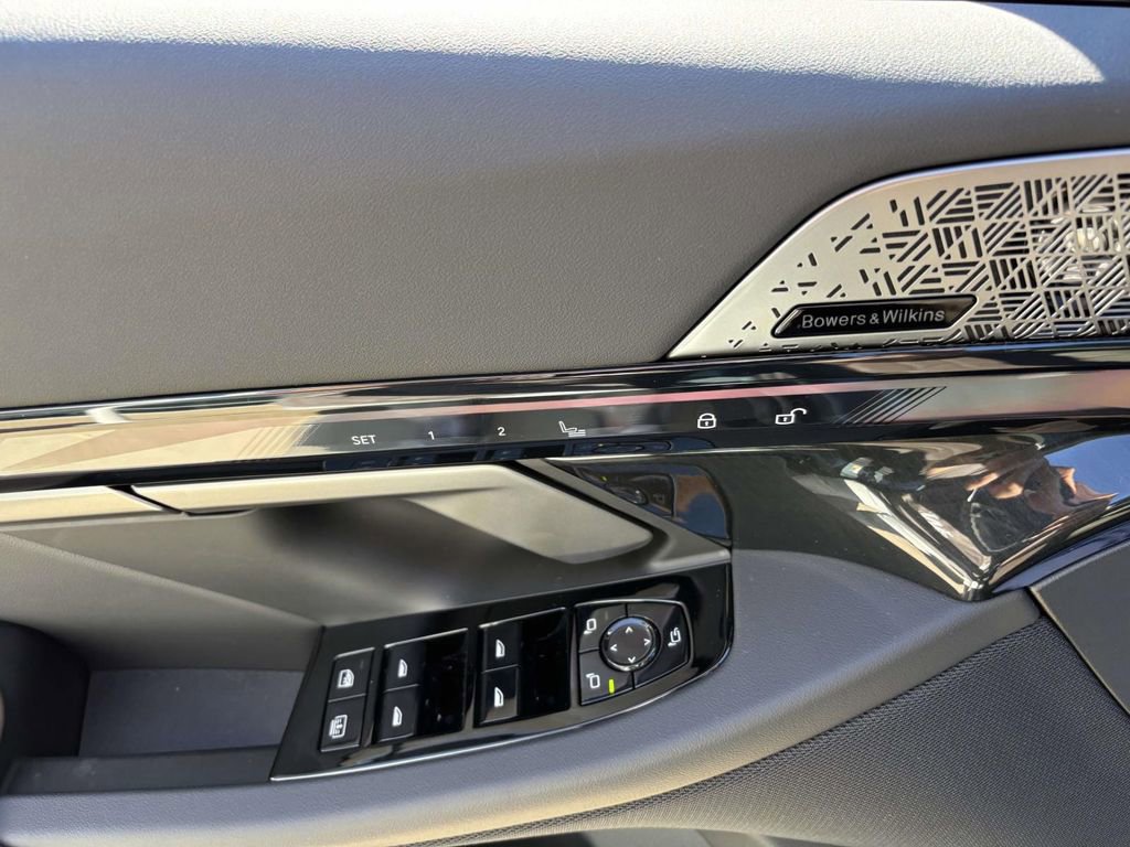 New 2026 BMW 550e xDrive w/ Executive Package image 12