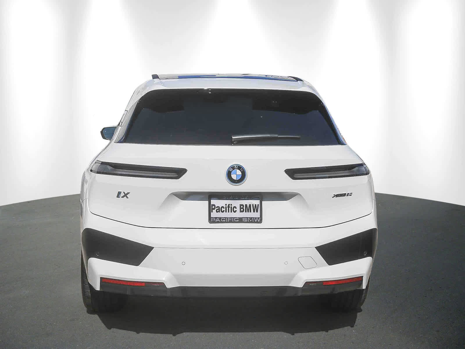 Certified 2025 BMW iX xDrive50 image 5