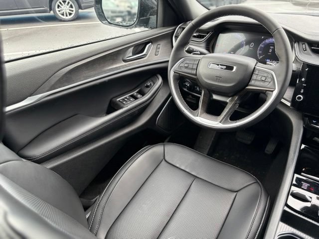 New 2026 Jeep Grand Cherokee Limited w/ Luxury Tech Group II AWD/4WD image 34