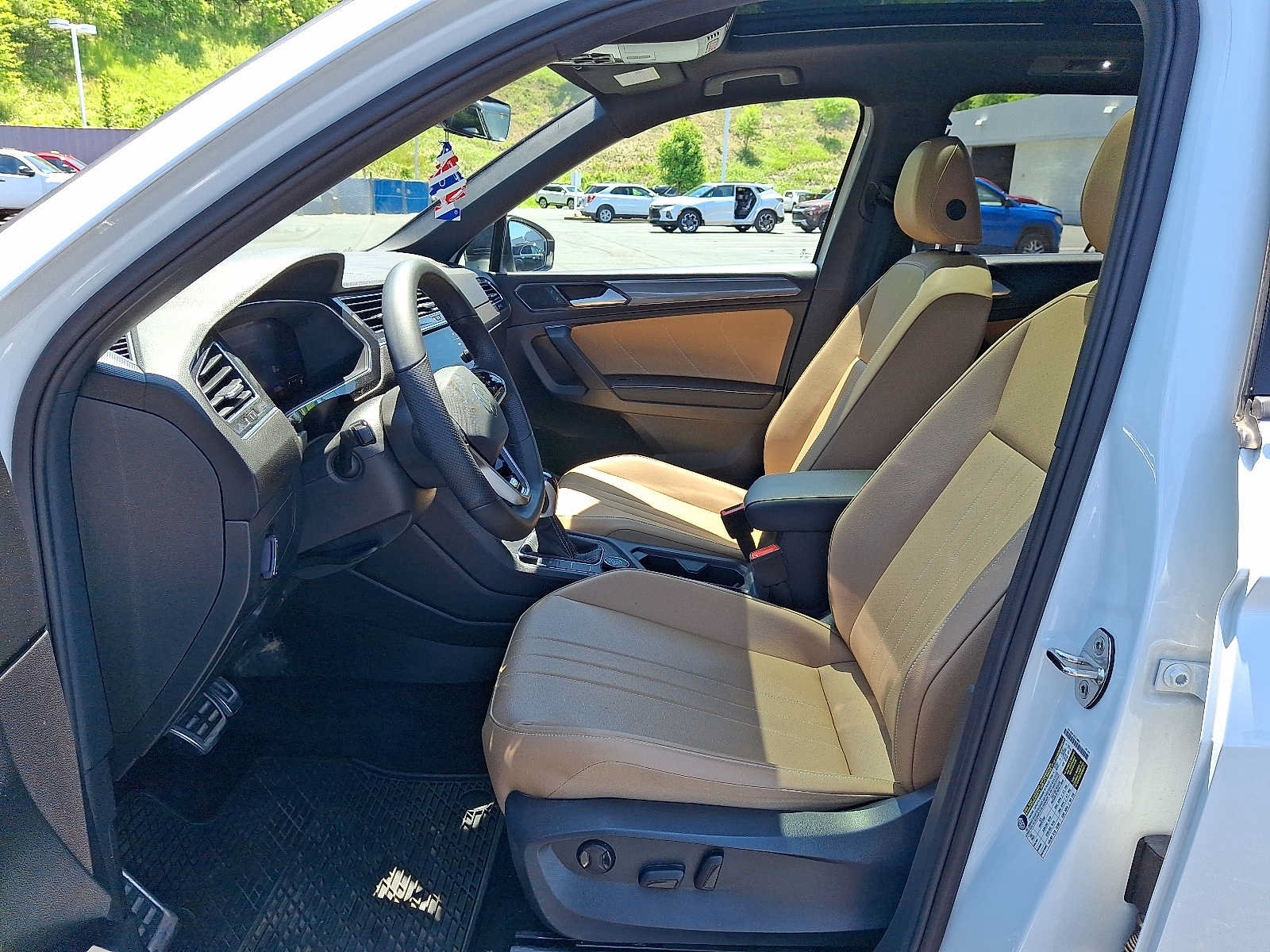 Used 2022 Volkswagen Tiguan SE R-Line AWD/4WD image 13