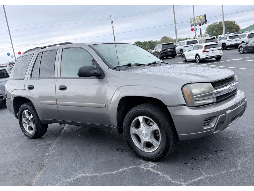 Used 2008 Chevrolet TrailBlazer 2WD w/ Smoker's Package image 2