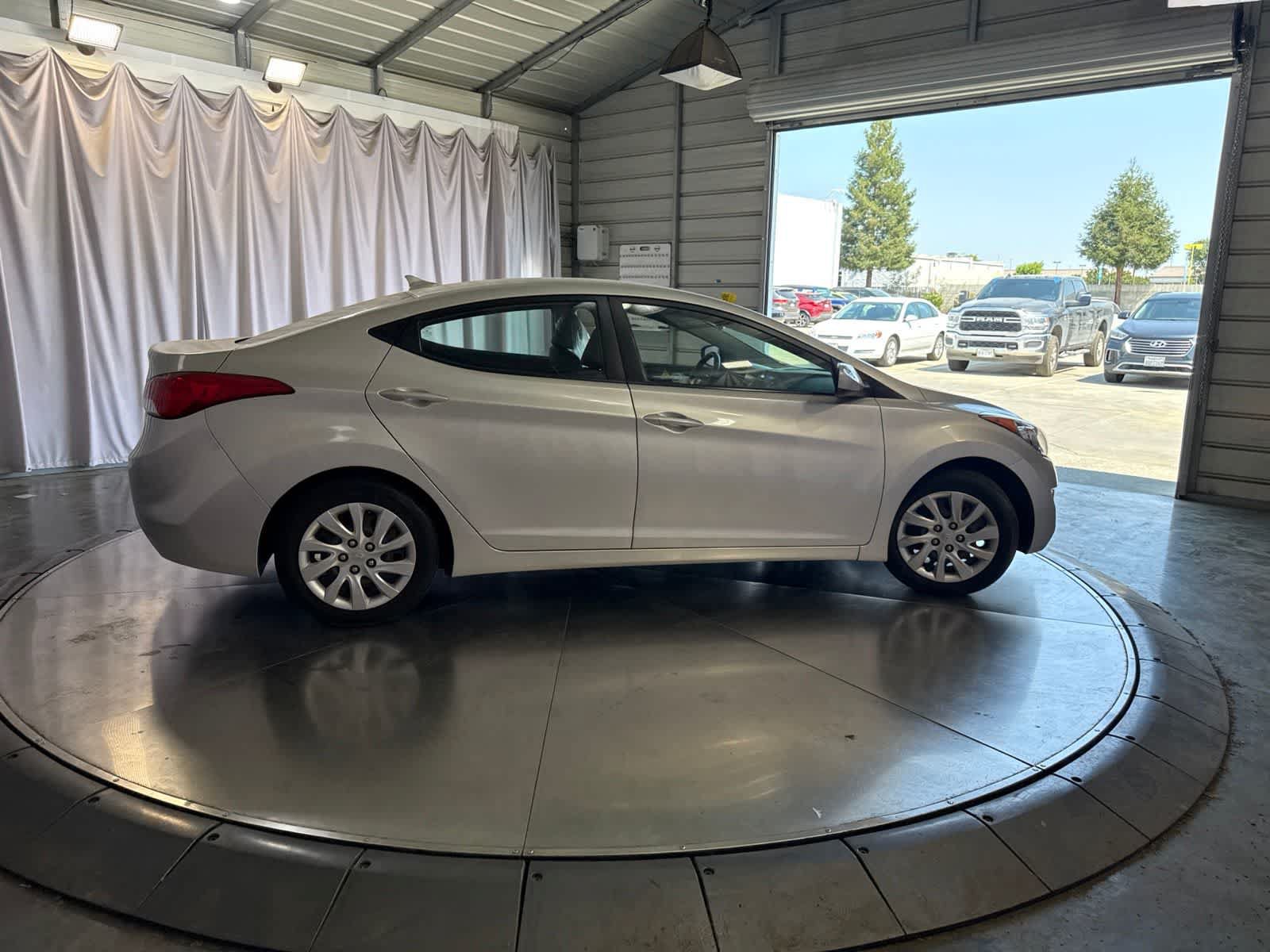 Used 2012 Hyundai Elantra GLS FWD image 3