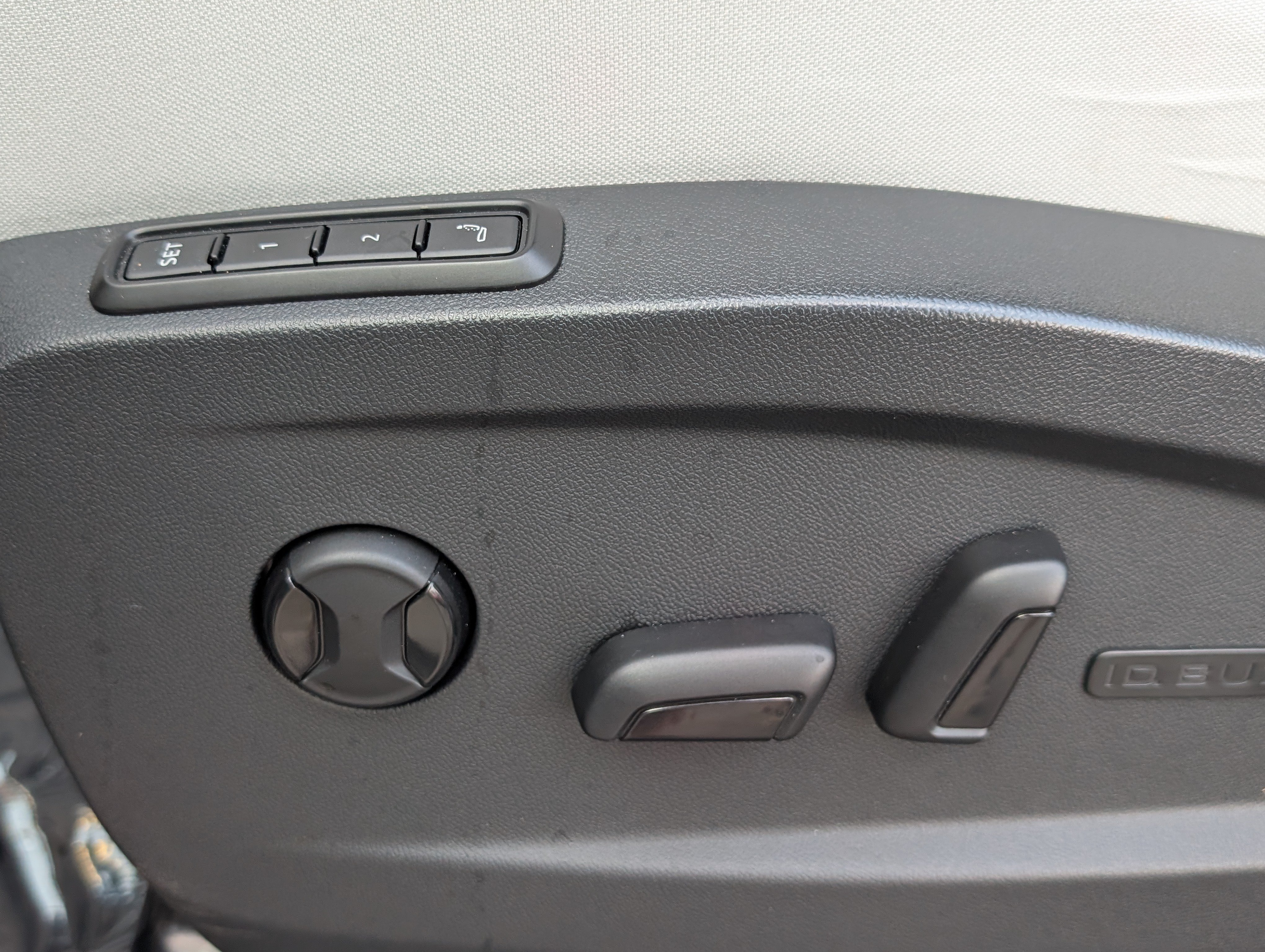 Used 2025 Volkswagen ID. Buzz 1st Edition AWD/4WD image 24