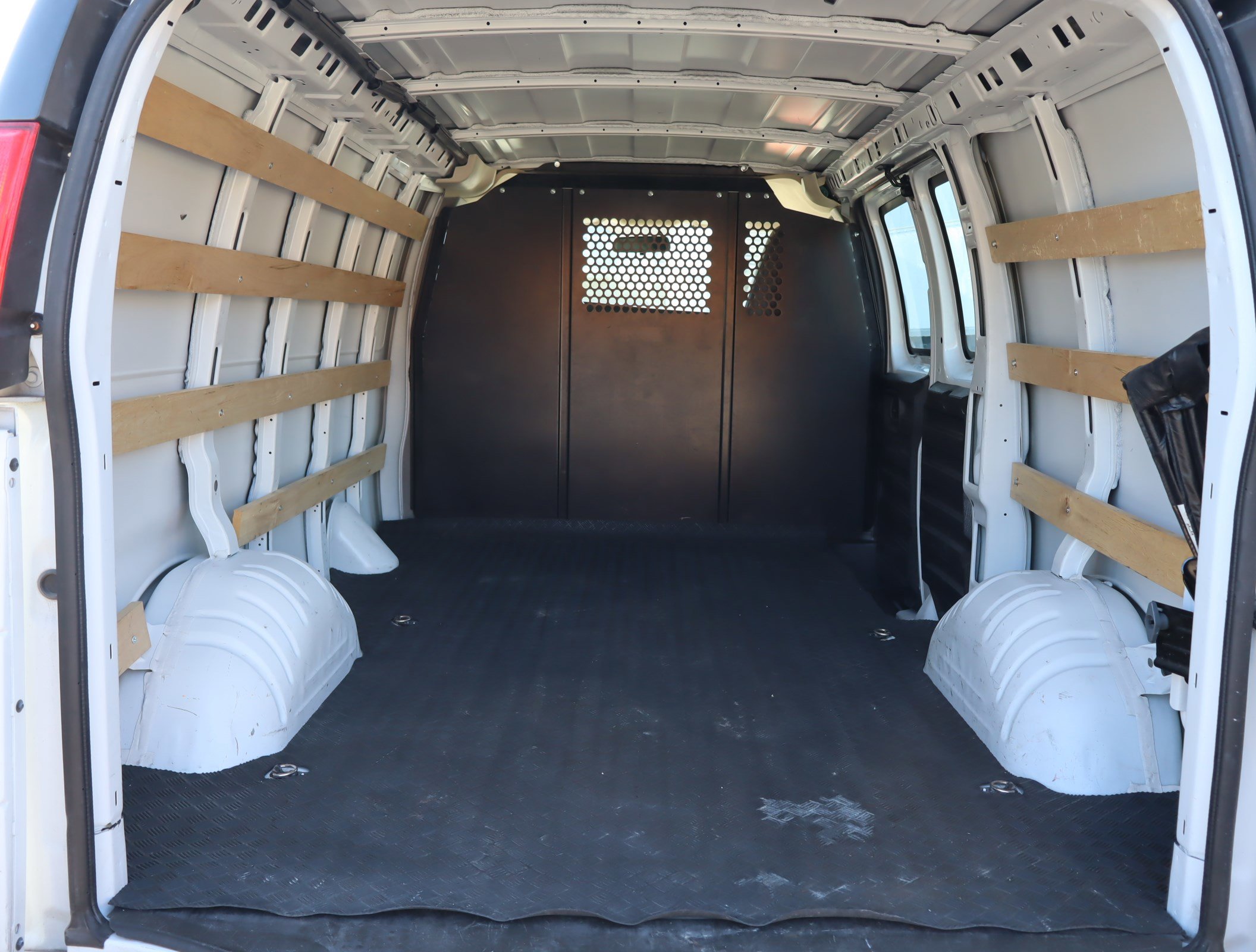 Used 2024 GMC Savana 2500 w/ Driver Convenience Package image 30