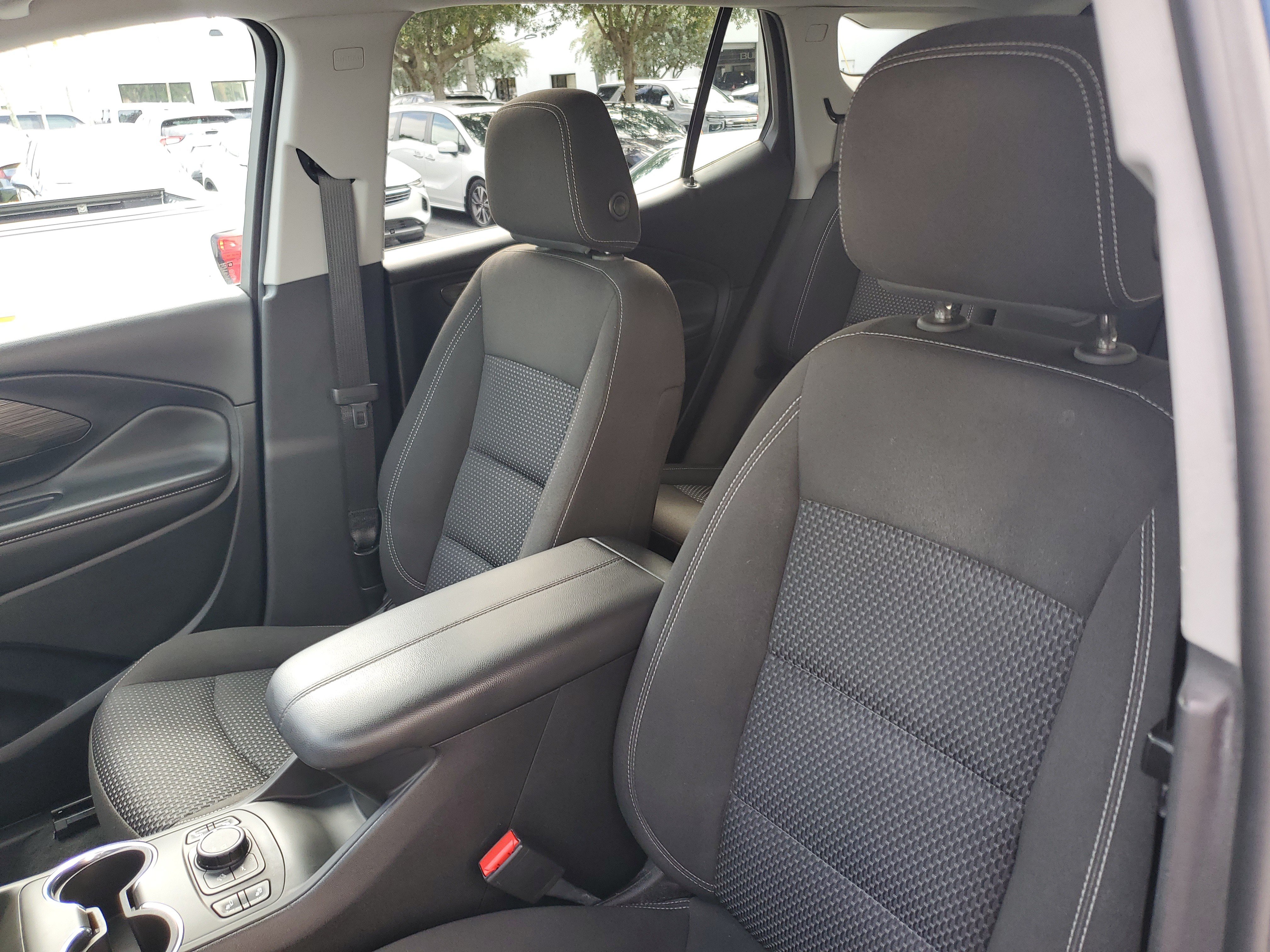 Used 2024 GMC Terrain SLE w/ Driver Convenience Package FWD image 19