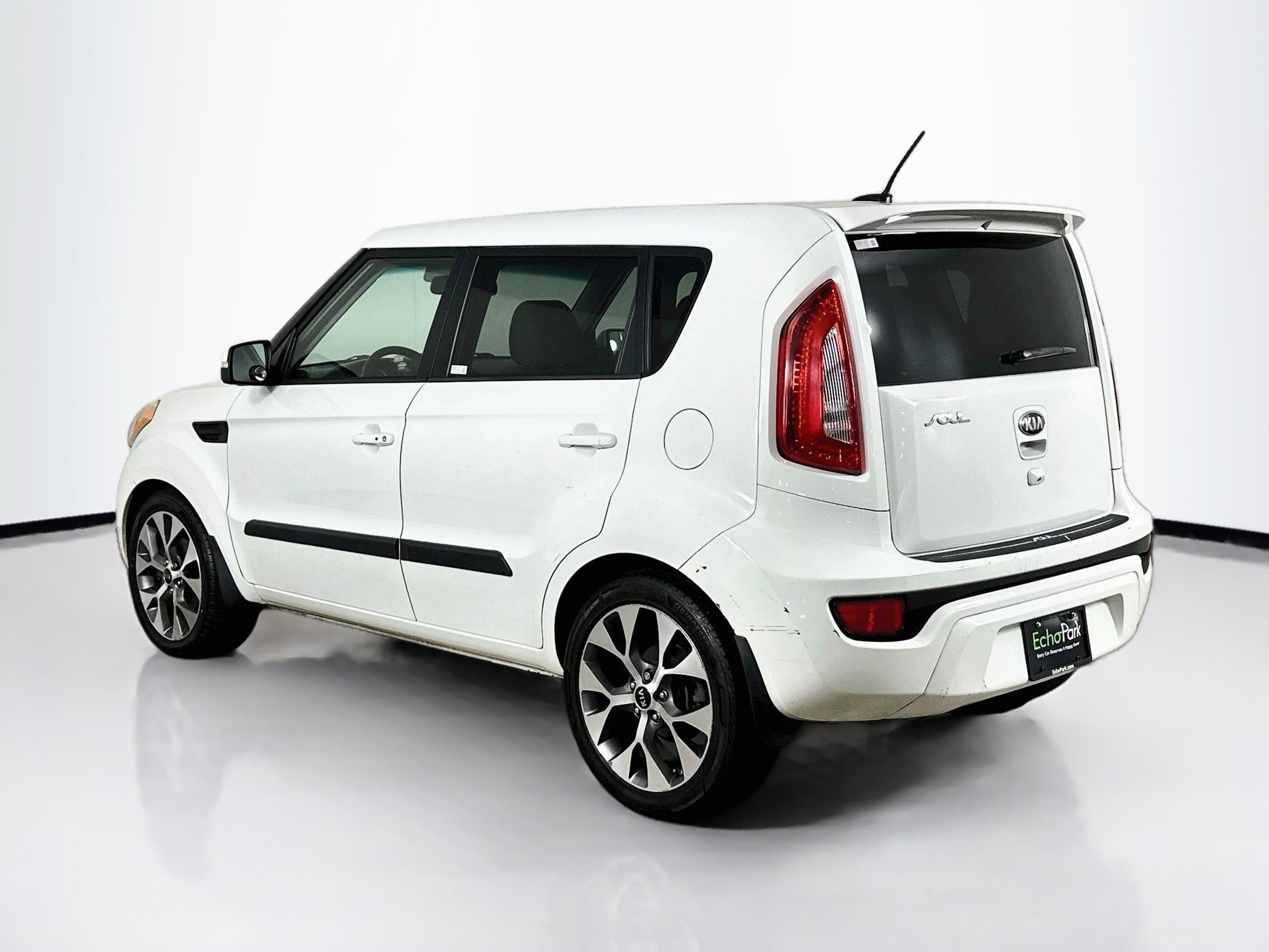 Used 2013 Kia Soul ! w/ Premium Pkg FWD image 5
