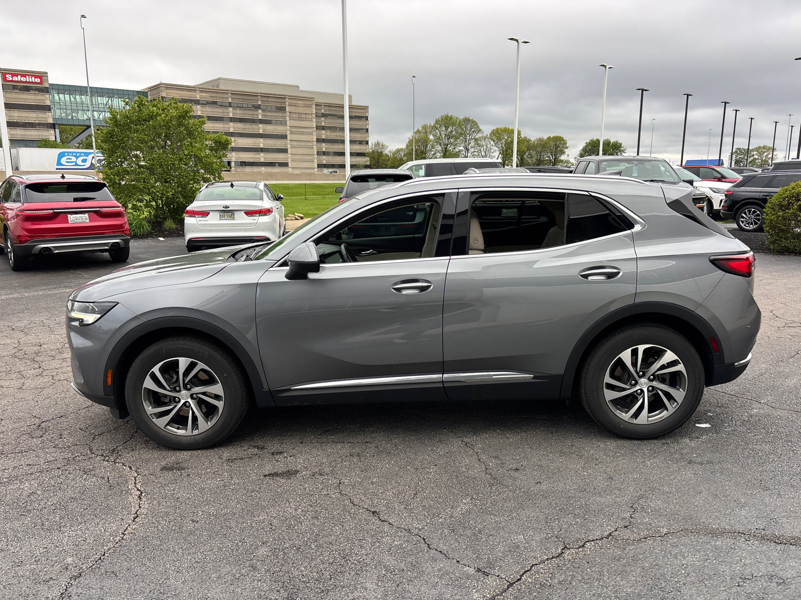 Used 2021 Buick Envision Essence w/ Technology Package I FWD image 4