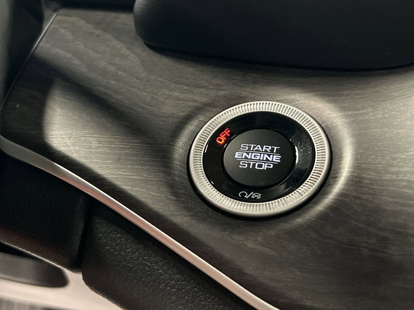 Used 2024 Jeep Grand Cherokee Limited w/ Luxury Tech Group II image 31