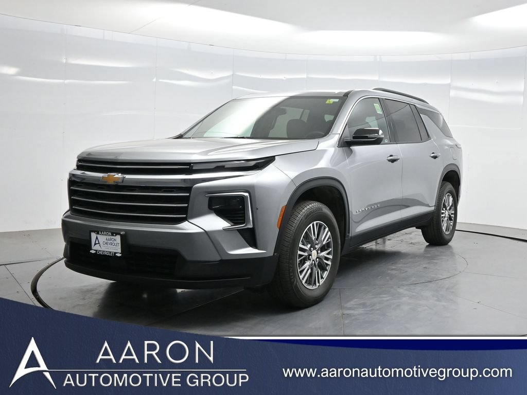 Used 2025 Chevrolet Traverse LT AWD/4WD image 1