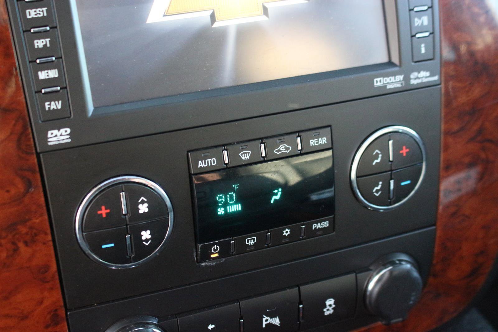 Used 2012 Chevrolet Suburban LTZ image 27