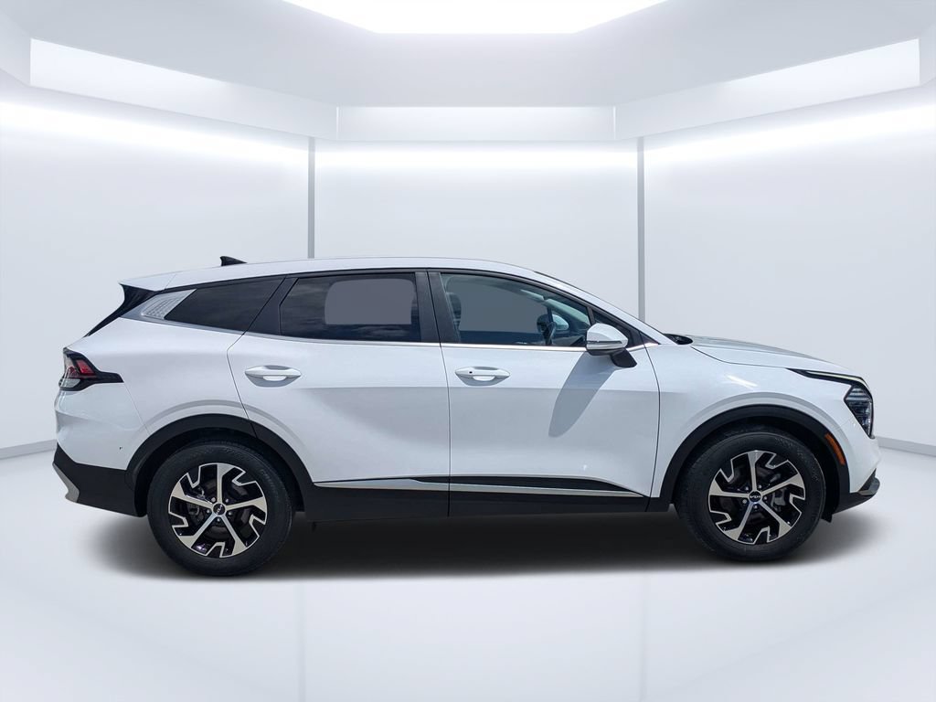 Used 2024 Kia Sportage EX FWD image 2