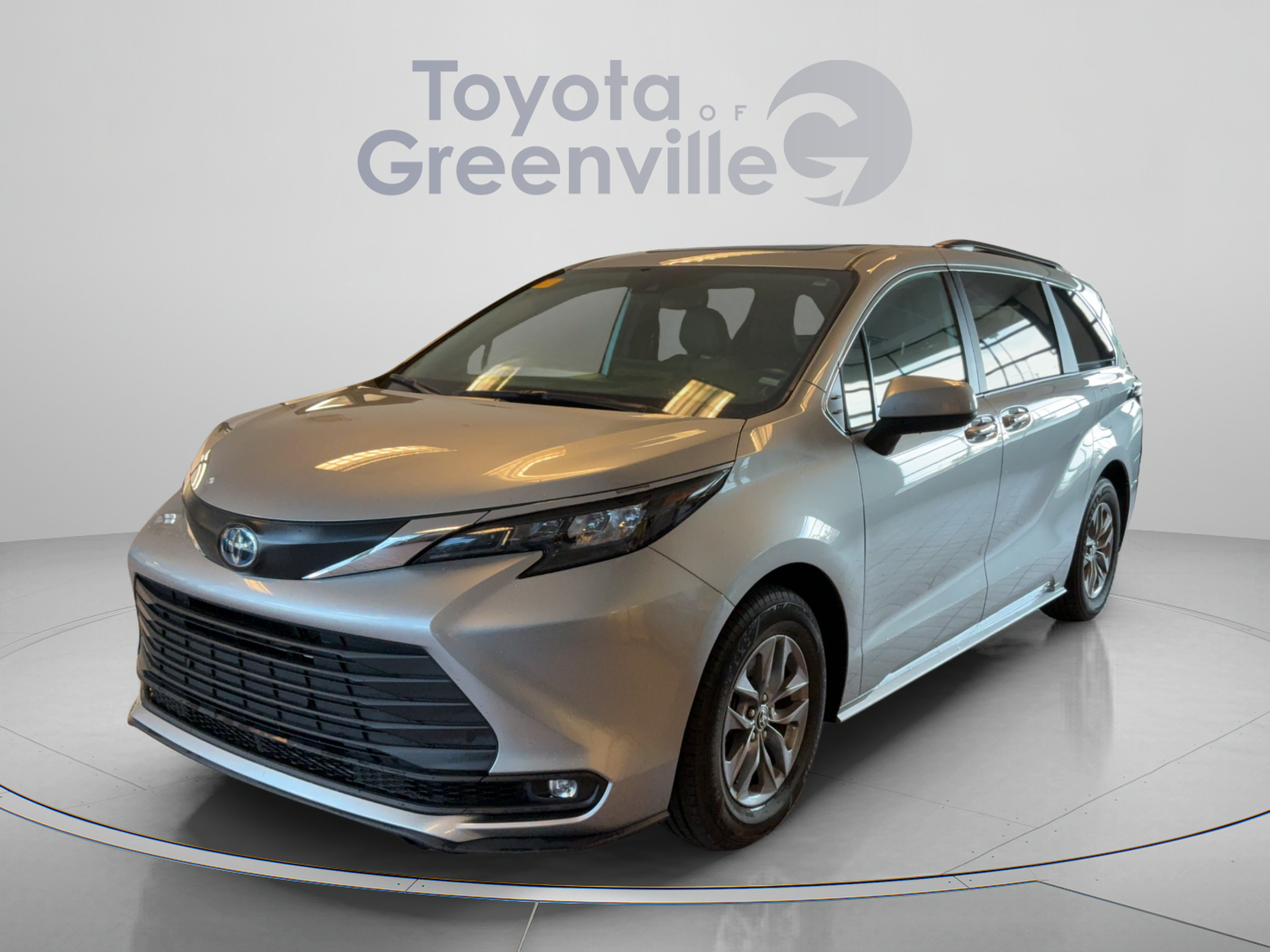 Certified 2025 Toyota Sienna XLE FWD video 1