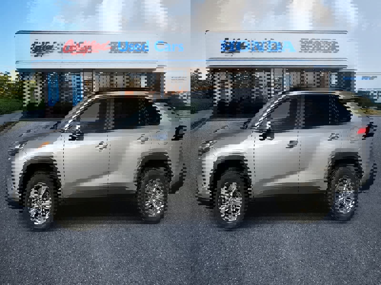 Used 2024 Toyota RAV4 XLE image 2