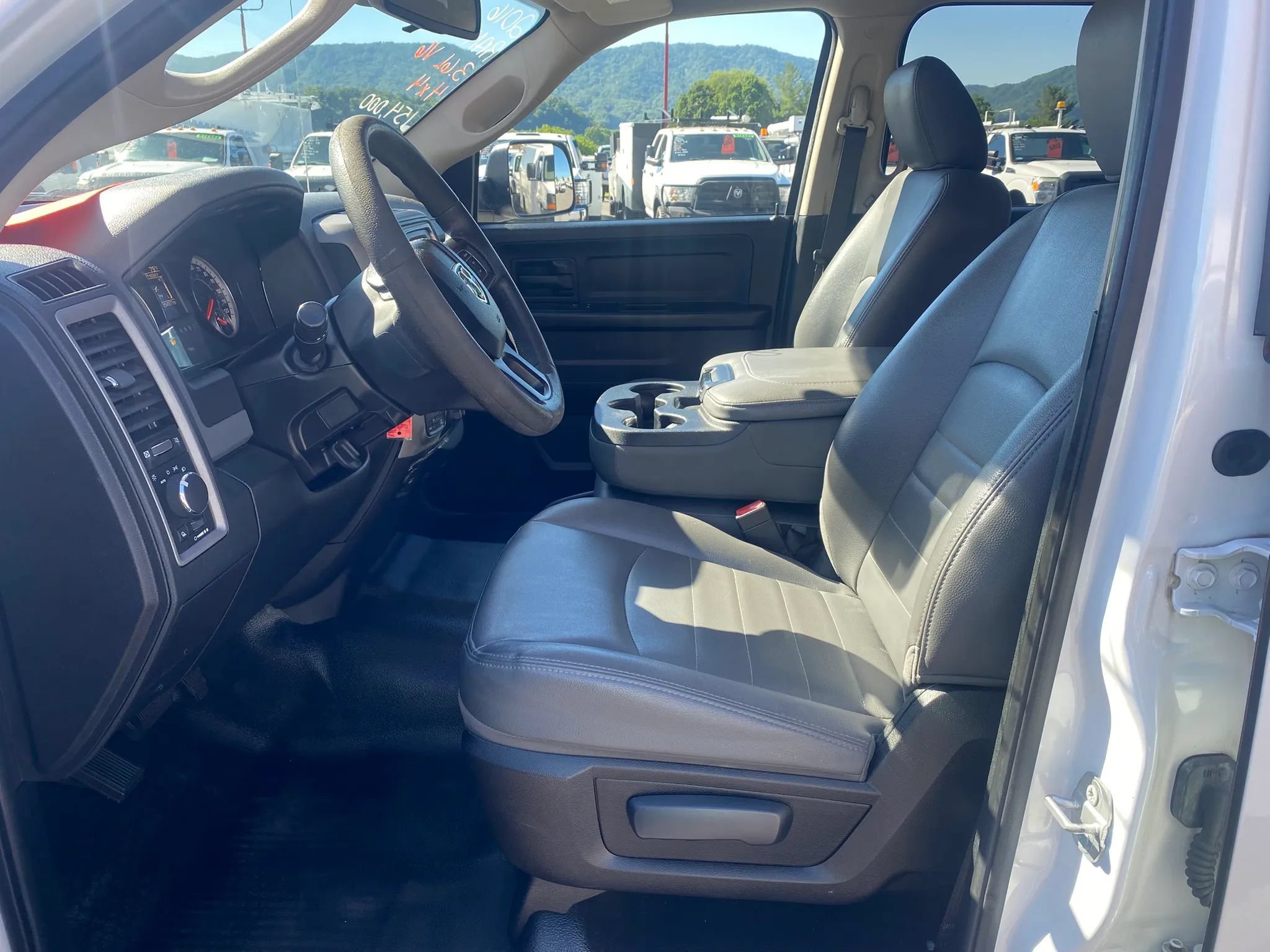 Used 2016 RAM 1500 ST AWD/4WD image 10