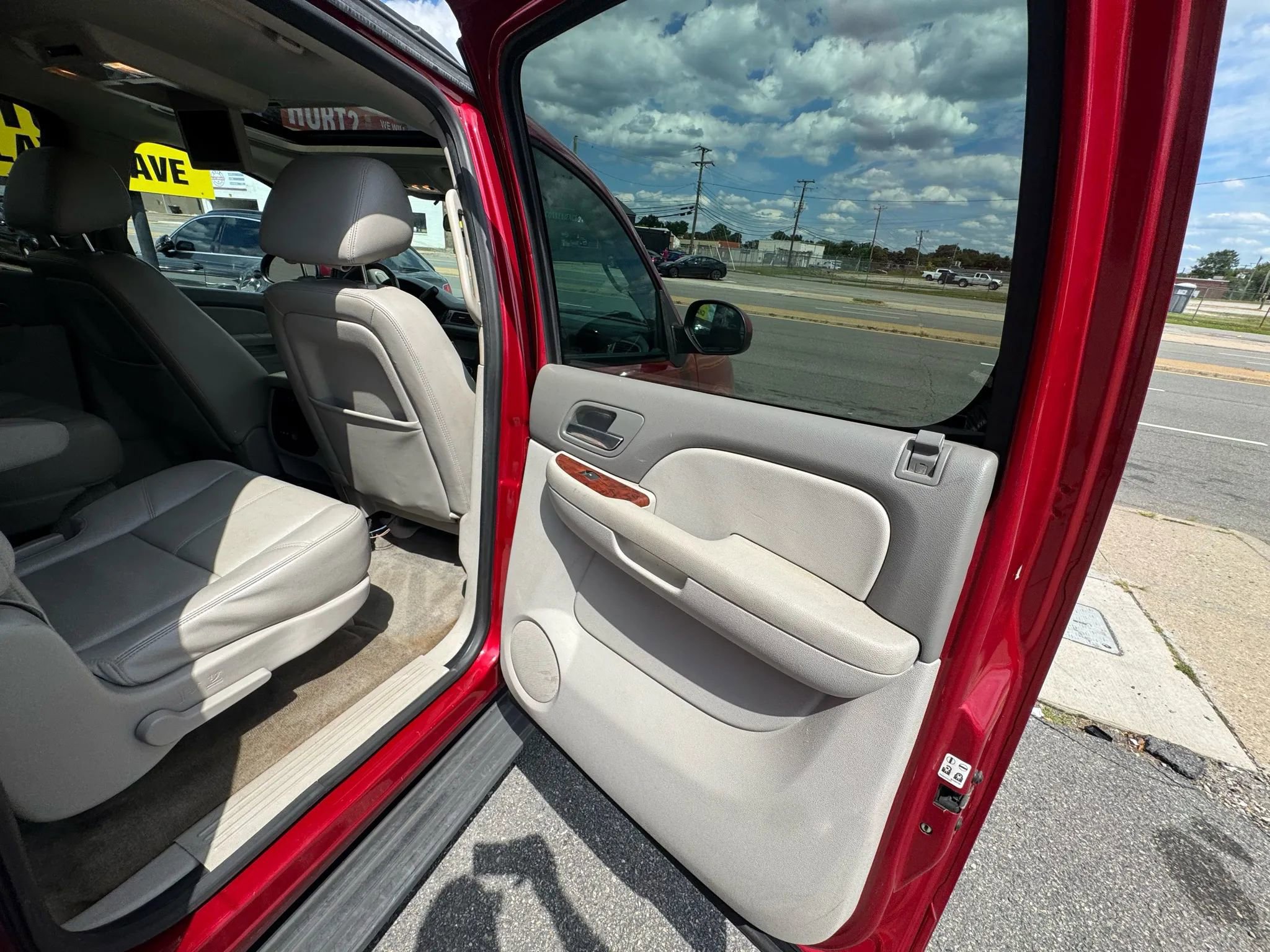 Used 2013 Chevrolet Suburban LT image 21