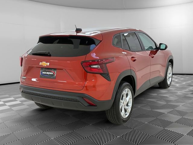 Used 2024 Chevrolet Trax LS w/ LS Convenience Package image 3