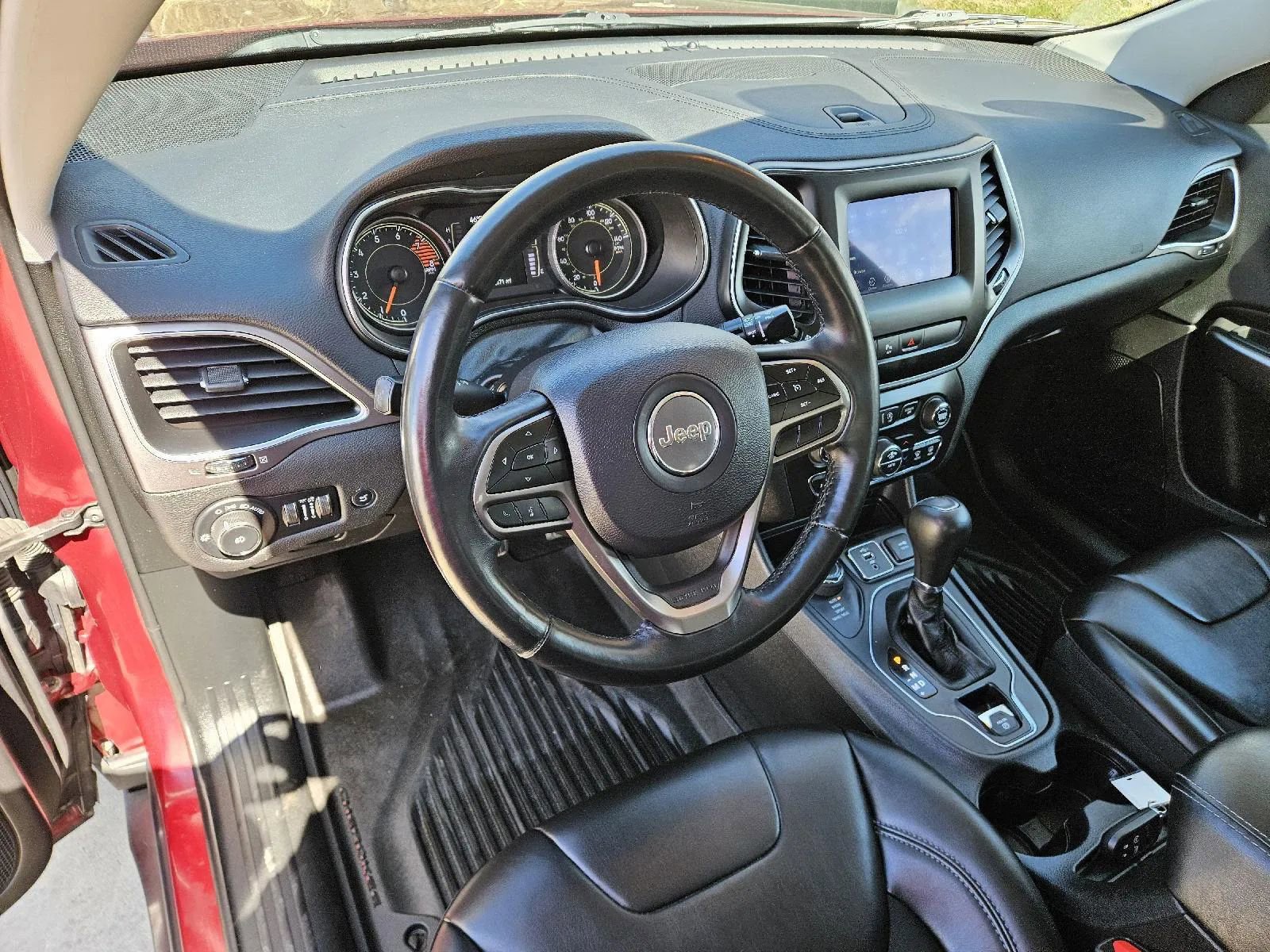 Used 2019 Jeep Cherokee Latitude Plus w/ Comfort/Convenience Group image 12