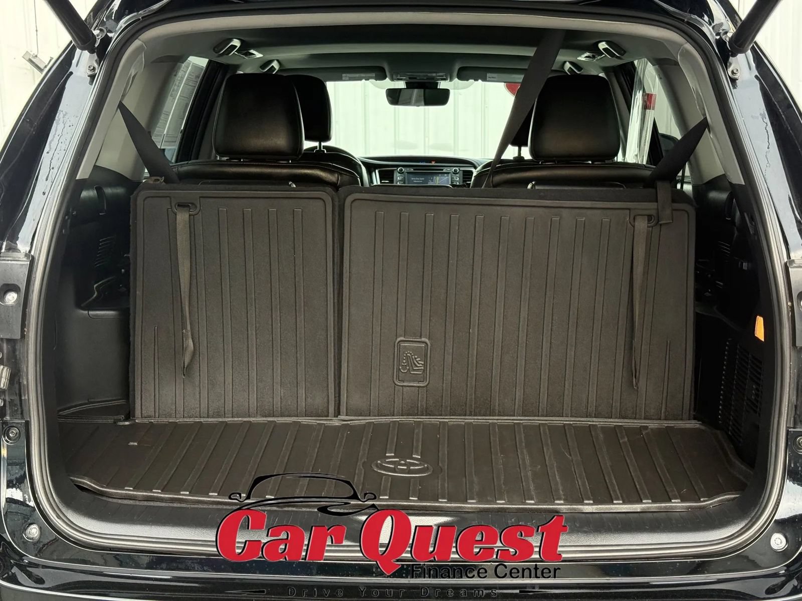Used 2019 Toyota Highlander XLE w/ Preferred Accessory Package AWD/4WD image 15