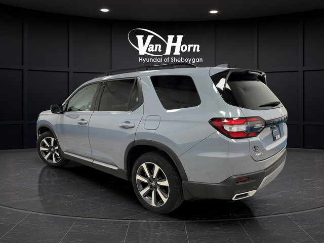 Used 2024 Honda Pilot Touring image 4