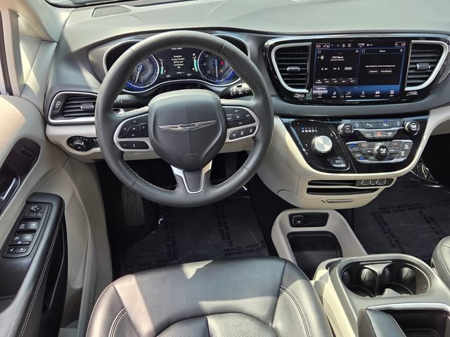 Used 2024 Chrysler Pacifica Touring-L FWD image 14