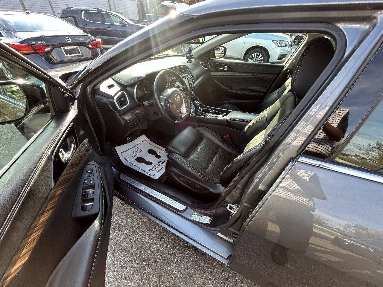 Used 2017 Nissan Maxima Platinum FWD image 6