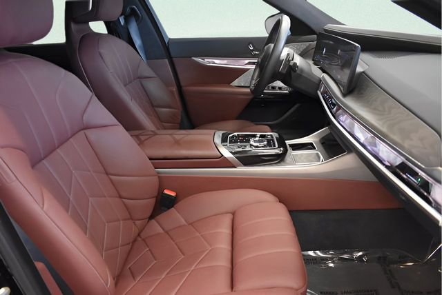 Used 2023 BMW 760i xDrive AWD/4WD image 19