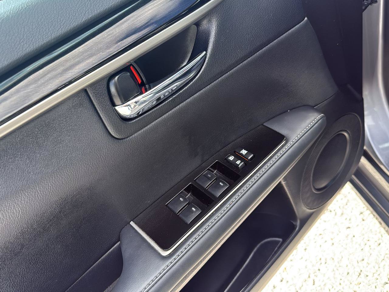 Used 2016 Lexus ES 350 w/ Accessory Package FWD image 13
