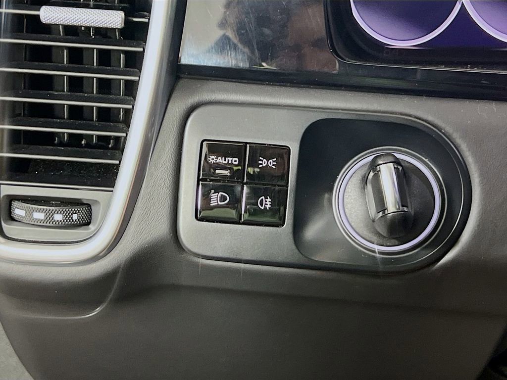 Used 2021 Porsche Cayenne S image 11