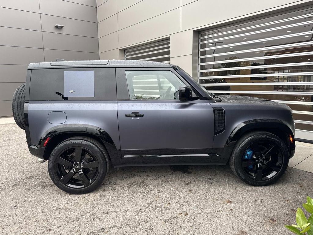 Certified 2022 Land Rover Defender 90 V8 AWD/4WD image 9