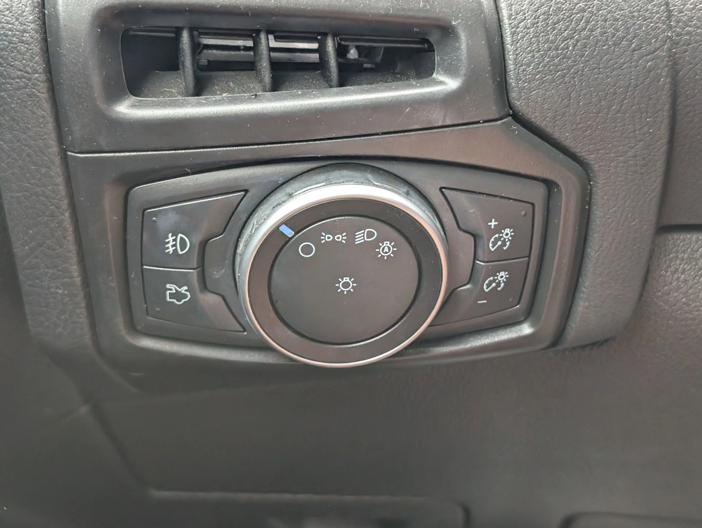 Used 2017 Ford Focus Titanium image 25