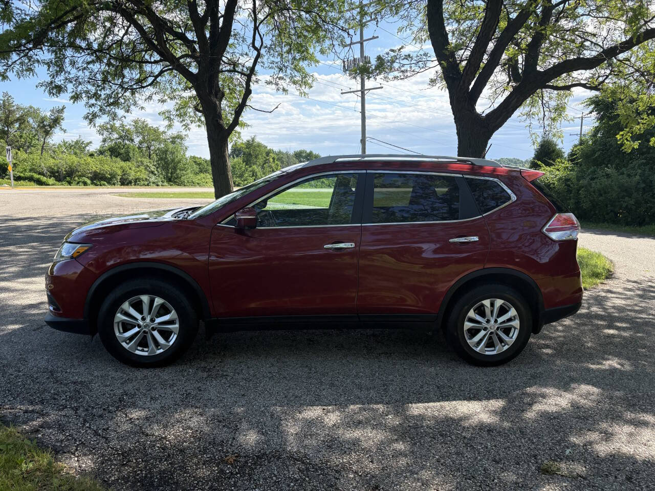 Used 2015 Nissan Rogue SV w/ SV Premium Package AWD/4WD image 2