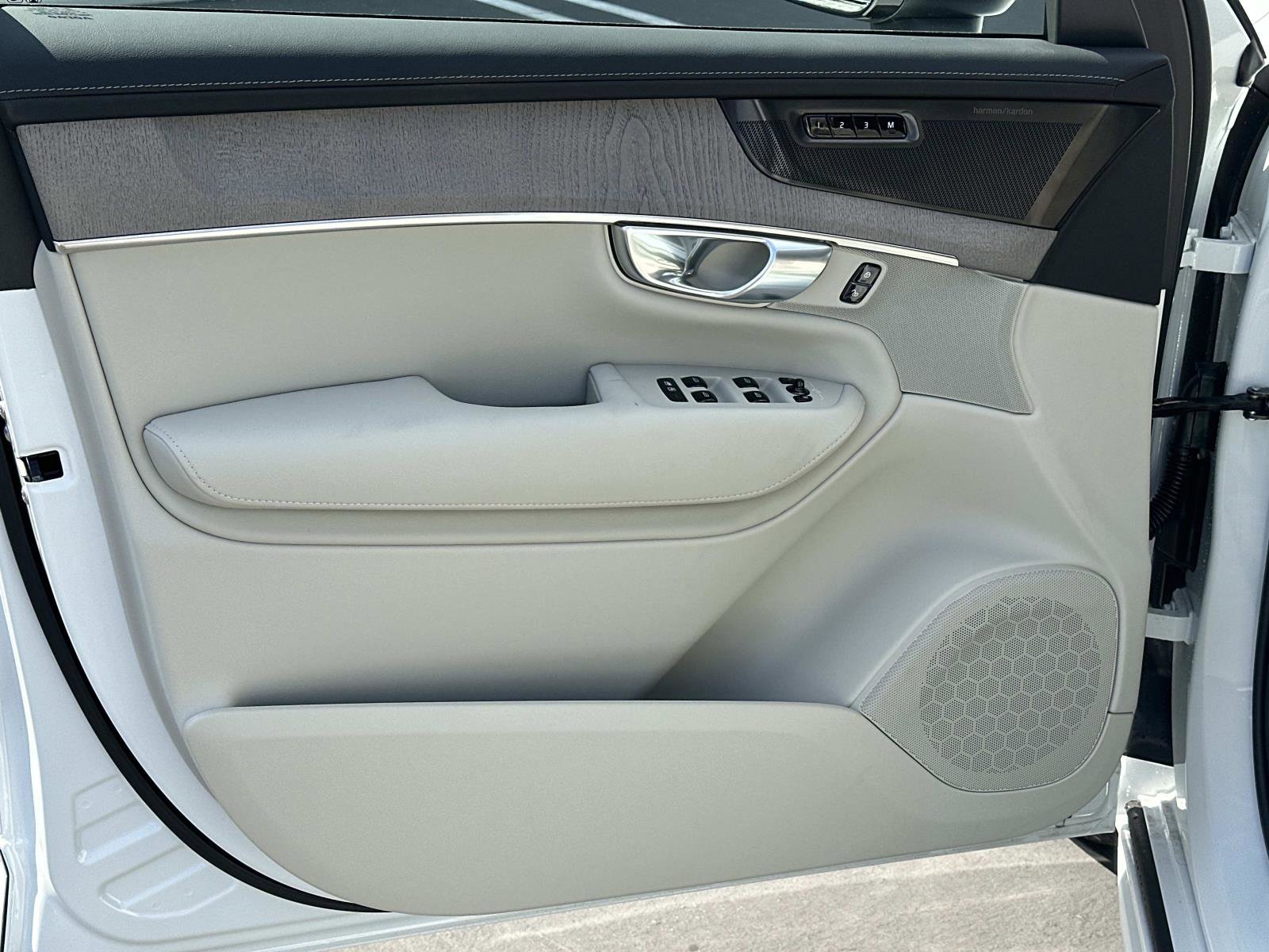 New 2026 Volvo XC90 T8 Ultra w/ Protection Package Premier image 11