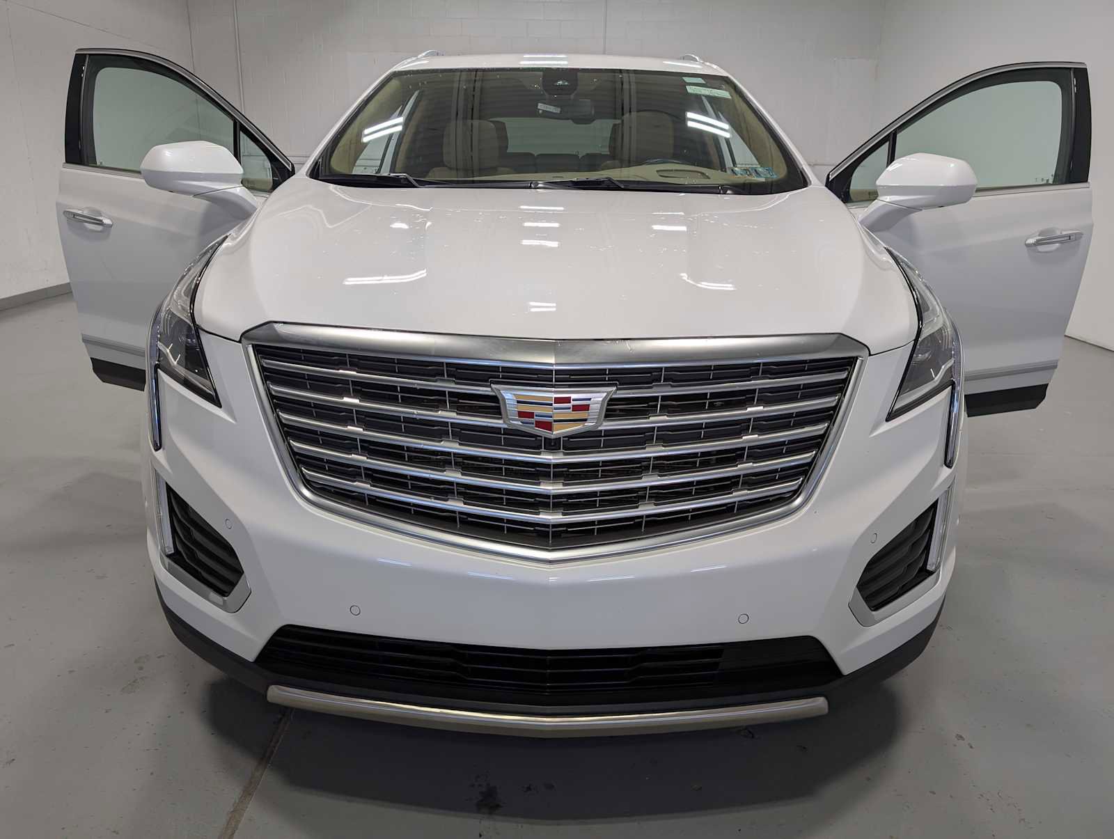 Used 2018 Cadillac XT5 Platinum w/ Driver Assist Package AWD/4WD image 15
