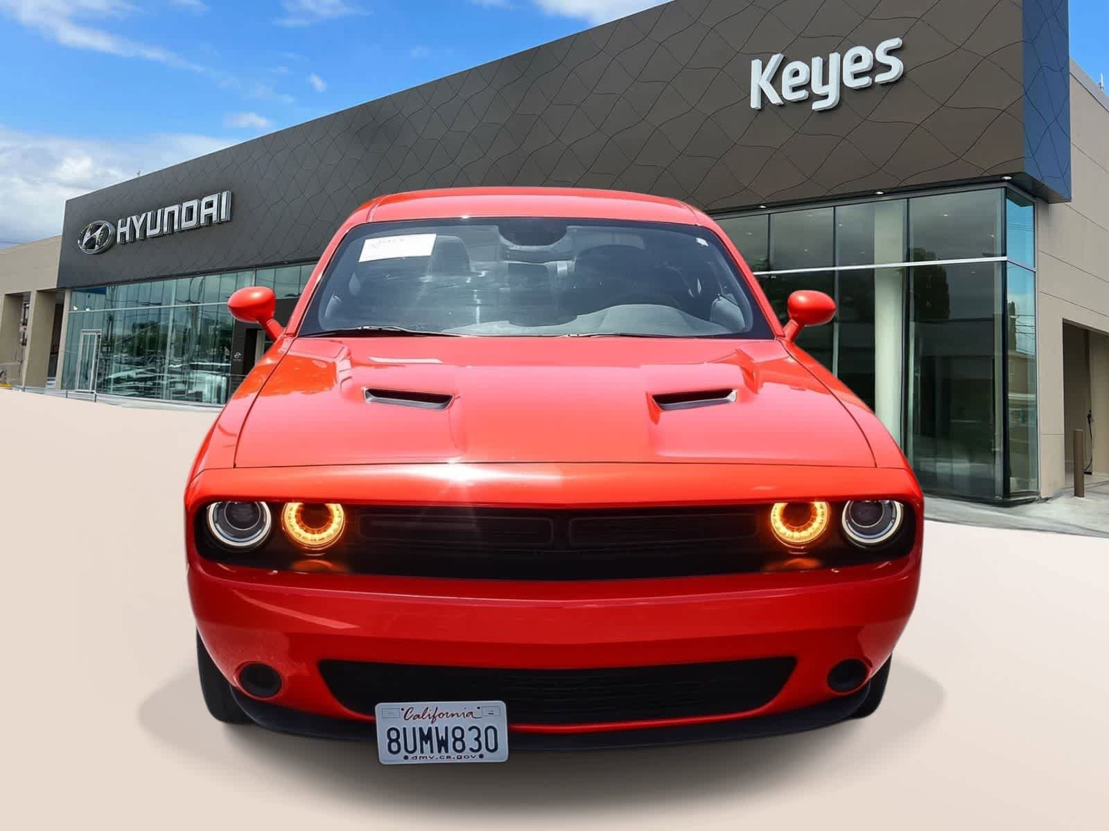 Used 2019 Dodge Challenger SXT RWD image 2