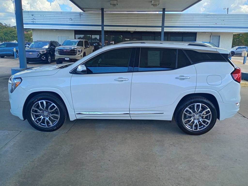 Used 2023 GMC Terrain Denali AWD/4WD image 2