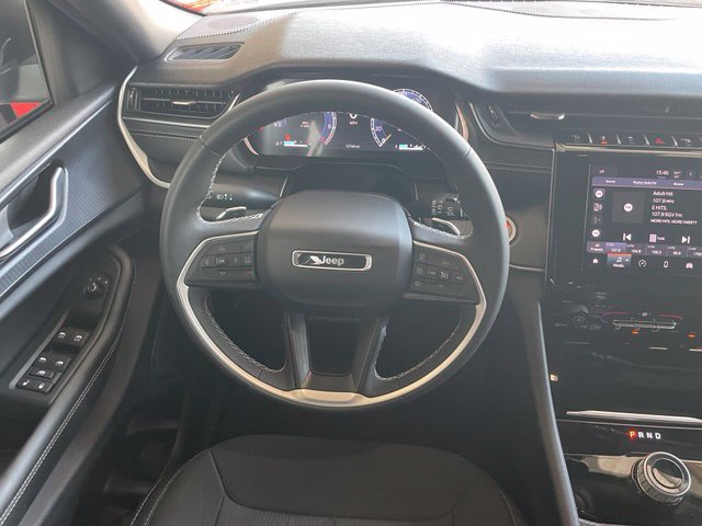 Used 2025 Jeep Grand Cherokee Laredo RWD image 16