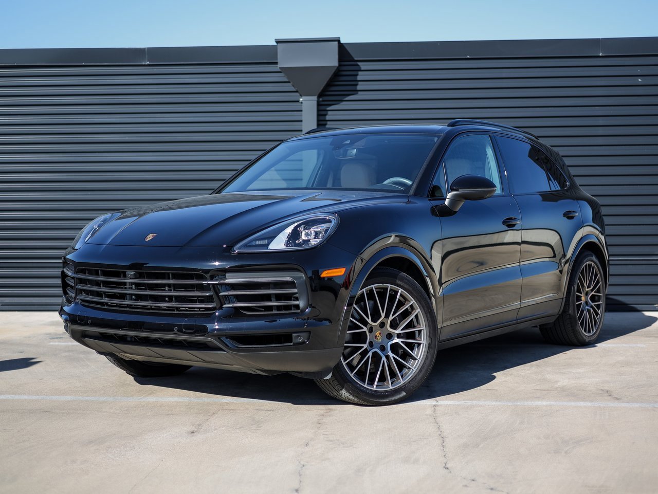 Certified 2023 Porsche Cayenne Platinum Edition image 1