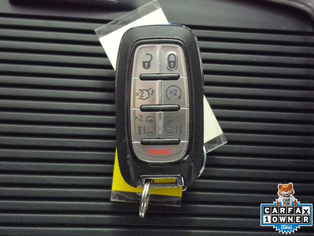 Used 2024 Chrysler Pacifica Touring-L image 27