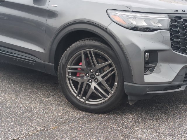 Used 2026 Ford Explorer ST-Line w/ ST-Line Street Pack AWD/4WD image 2