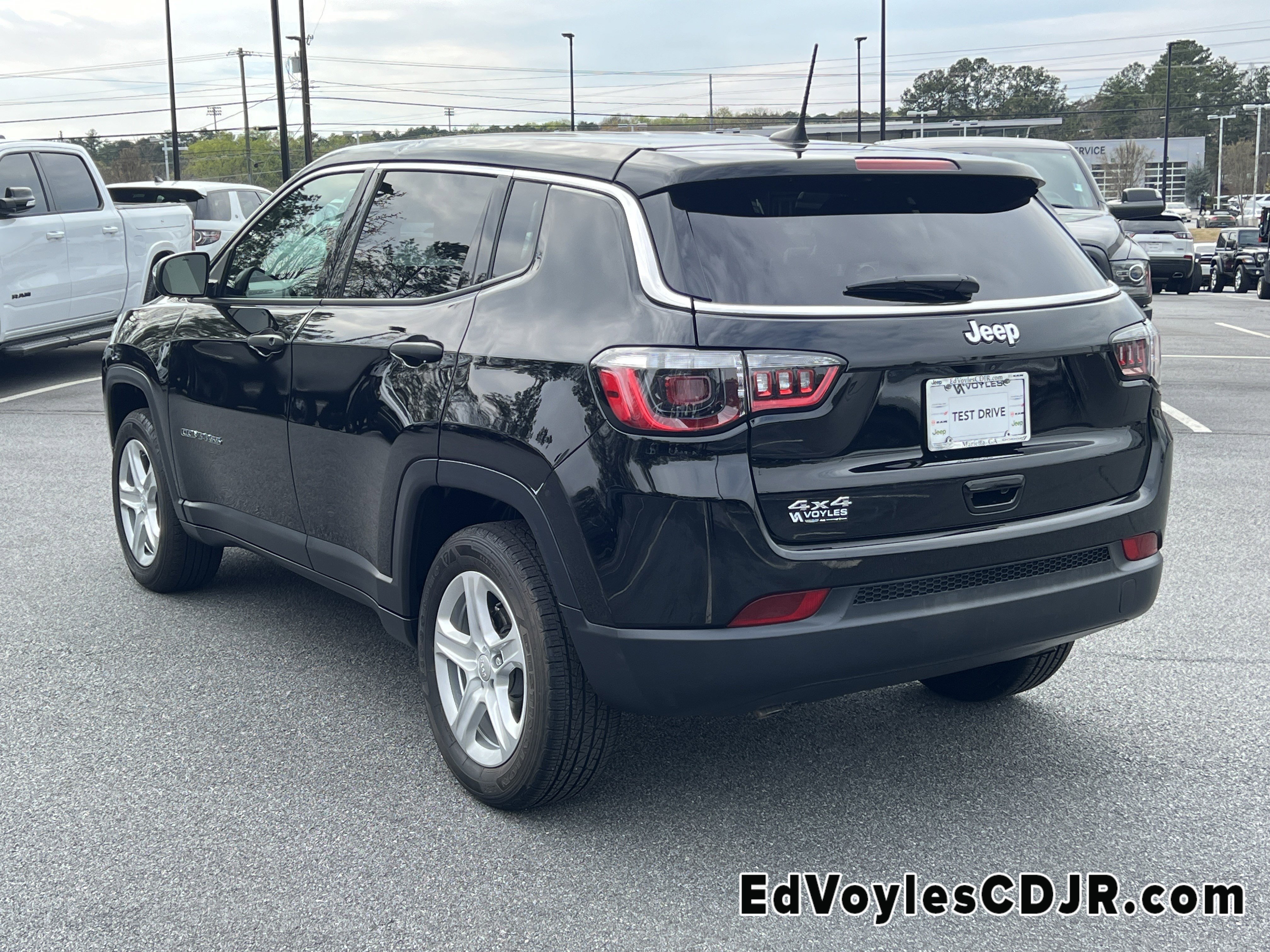 Used 2023 Jeep Compass Sport image 6