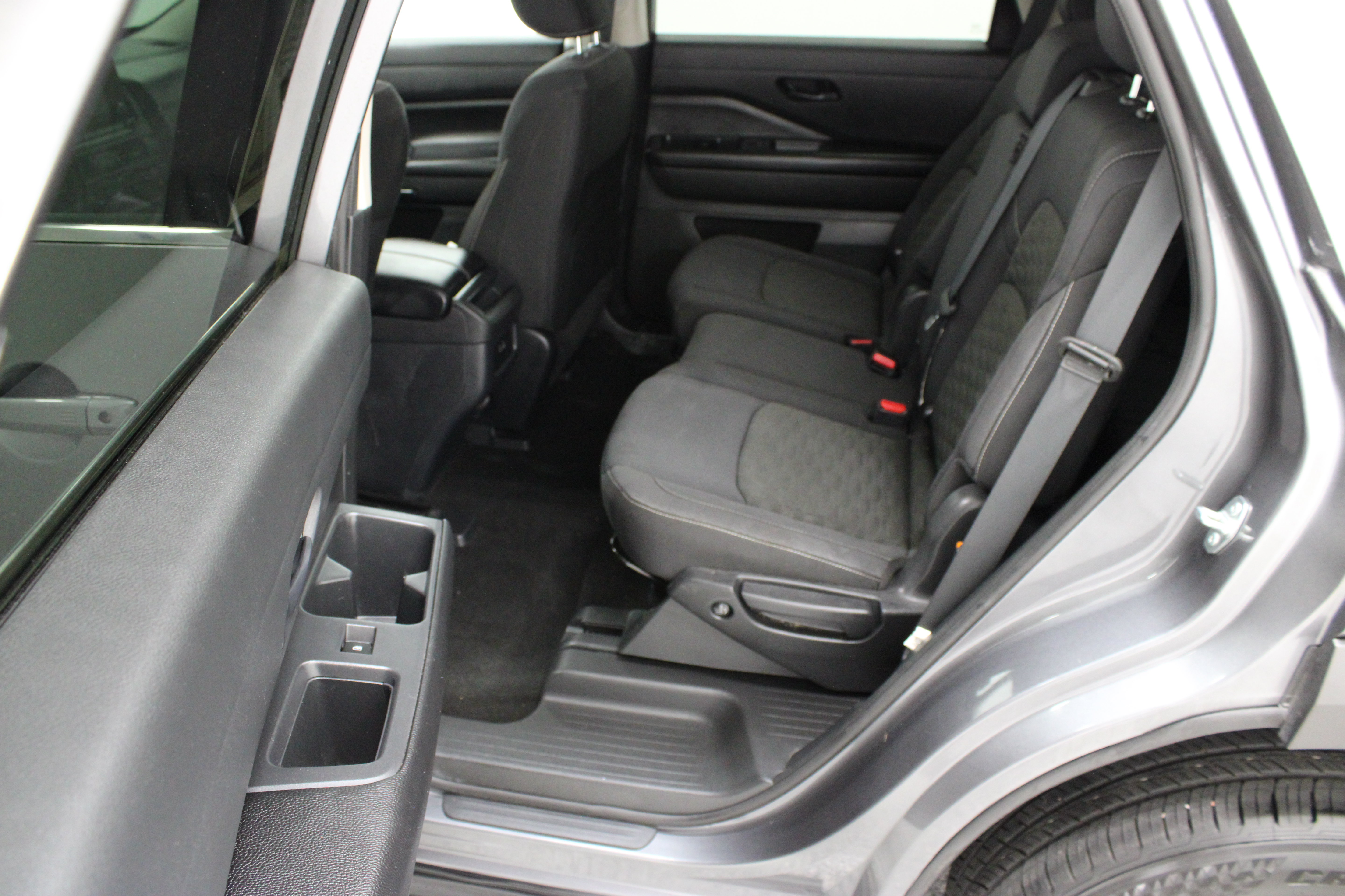 Used 2024 Nissan Pathfinder S FWD image 28