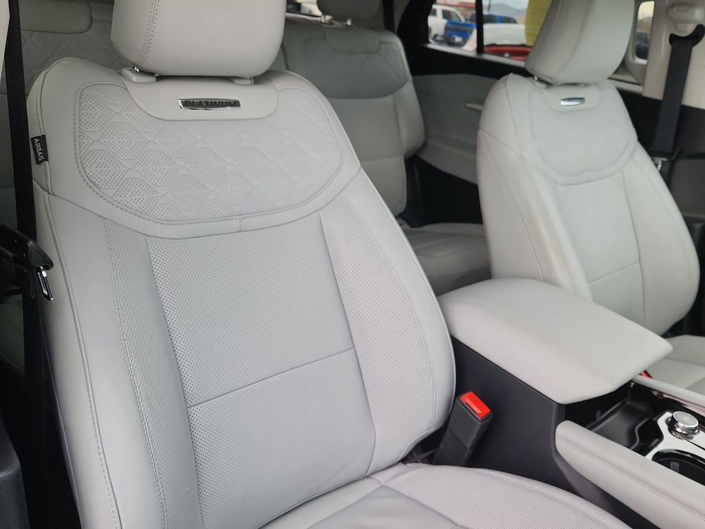 Used 2025 Ford Explorer Platinum w/ LUX Leather Package image 18