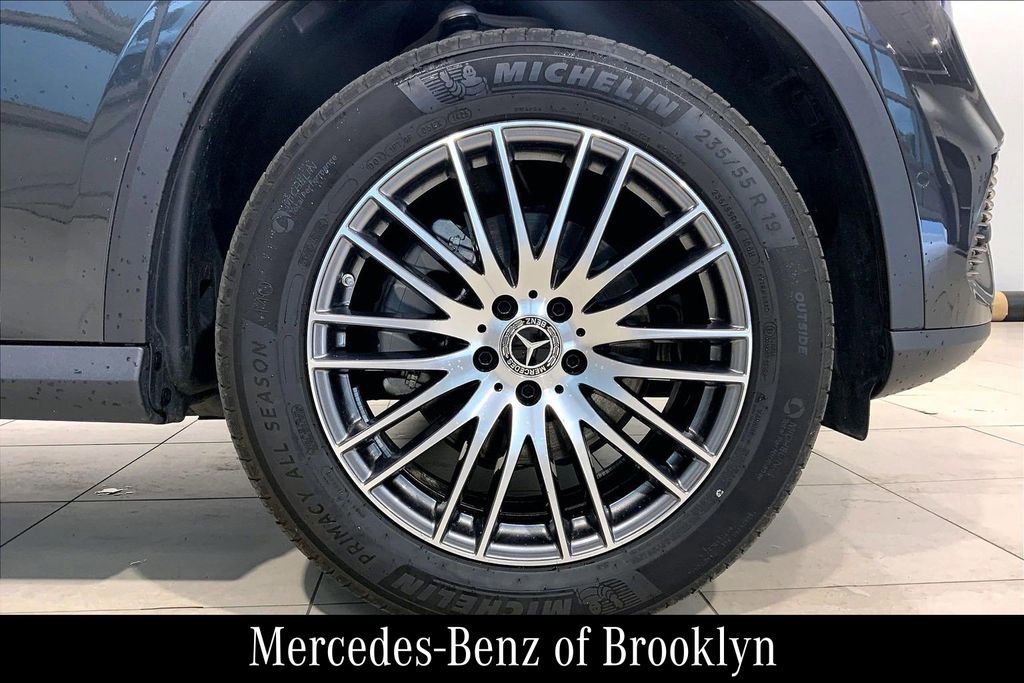 Used 2025 Mercedes-Benz GLC 300 4MATIC image 11